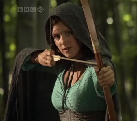 Lady Marian (Lucy Griffiths) in Robin Hood TV series (2006-2009) Lucy Griffiths, Robin Hood Bbc, Maid Marian, Bow And Arrow, Comic Relief, Medieval Clothing, Fantasy Inspiration, Story Inspiration, Robin Hood