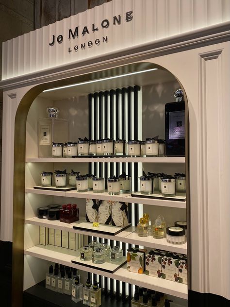 Golden Apple candles from Jo Malone Jo Malone Store, Joe Malone, Apothecary Pharmacy, Jo Malone Perfume, Wealthy Women, Jo Malone London, Jo Malone, Pop Up Store, White Wood