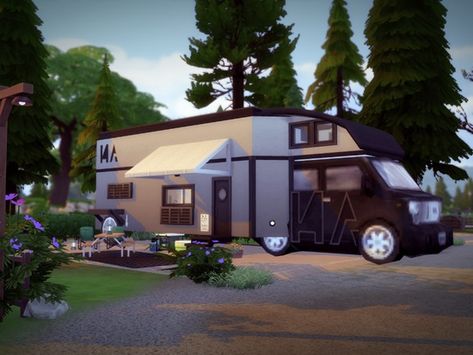 Ever wondered about having your Sims living in an RV?! This motorhome has everything you'll need. It features a nice bedroom with king-size bed, bathroom, kitchen attached to living/dining area, beautiful built-in cabinets and lots of storage. Enjoy the outdoors with all the comfort of home. Found in TSR Category 'Sims 4 Residential Lots' Sims Design, Sims Love, Sims Free Play, Sims Builds, Sims 4 House Building, Rv Homes, Casas The Sims 4, Sims Building, Beach Honeymoon