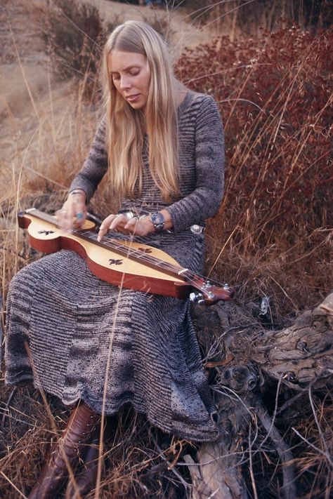 Henry Diltz, Folk Musician, Joni Mitchell, Anna Karina, Laurel Canyon, Jeanne Damas, Folk Style, Cyndi Lauper, Folk Music