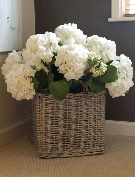 Hydrangeas floral decor basket Above Kitchen Cabinets, Artificial Silk Flowers, White Hydrangea, Deco Floral, Artificial Flower Arrangements, Wicker Basket, Fake Plants, House Doctor, Faux Flowers