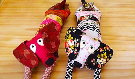 Diy Sew Doorstop, Patchwork Dog Pattern, Patchwork Animals, Dog Sewing Patterns, Diy Joy, Patchwork Ideas, Dachshund Pattern, Tooth Pillow, Sewing To Sell