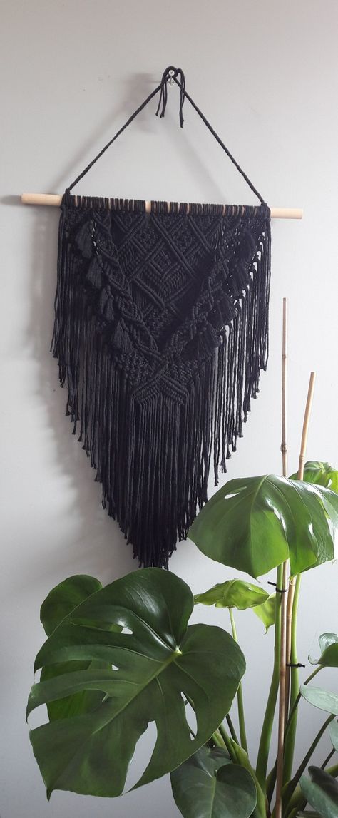 Black macramé wallhanging made by DIMM-creation Black Macrame Wall Hanging Diy, Black Macrame Wall Hanging, Macrame Black, Macrame Inspiration, Macrame Wall Hanging Large, Macrame Headboard, Black Wall Decor, Black Macrame, Macrame Wall Hanging Diy