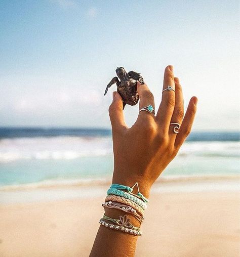 Photo Surf, Pura Vida Bracelets, Beach Bracelets, Summer Bracelets, Online Clothing Boutiques, Surfer Girl, Cute Bracelets, Summer Pictures, Beach Aesthetic