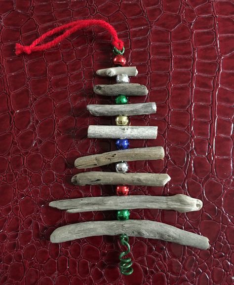 Driftwood Trees Christmas, Driftwood Christmas Tree Ornaments, Driftwood Ideas Projects, Driftwood Ornaments Diy, Driftwood Christmas Ornaments, Christmas Driftwood Ideas, Drift Wood Christmas Tree, Driftwood Angels, Driftwood Santas