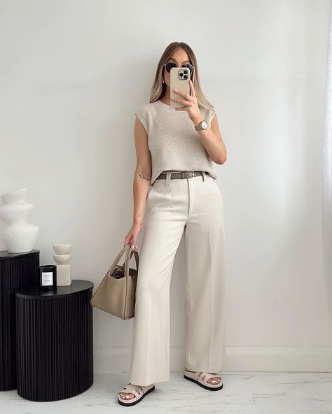 Stacie Elsmore (@missy_elz) • Fotos e vídeos do Instagram Soft Summer Palette, 10 Ways To Wear, Colored Pants, Soft Summer, Work Fashion, Work Outfit, Investment, The Top, Trousers