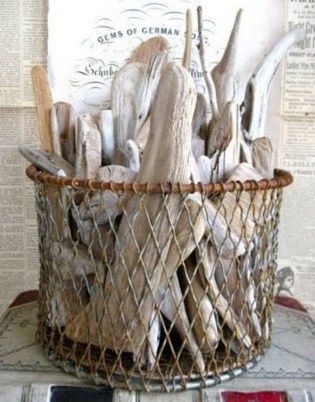 Decorating With Wire Baskets, Vintage Wire Baskets, Deco Marine, Rustic Crafts, Beachy Decor, Coastal Living Rooms, Beach Cottage Style, Beach Crafts, Coastal Cottage