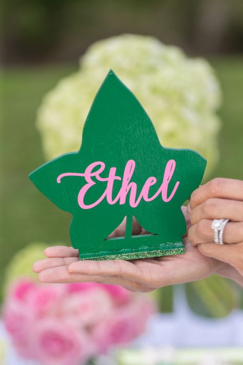 Aka Party, Aka Table Decorations, Aka Centerpieces, Alpha Kappa Alpha Crafts, Alpha Kappa Alpha Christmas, Gala Ideas, Disney Couture, Founders Day, Alpha Kappa Alpha Sorority