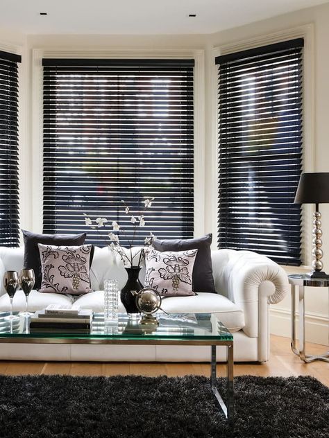 Living Room Blinds Ideas That Aren’t Same Old, Same Old - English Blinds Roller Blinds Living Room, Blinds For Large Windows, Bay Window Blinds, Living Room Bay Window, Black Blinds, Vertical Window Blinds, Patio Blinds, Store Venitien, White Blinds