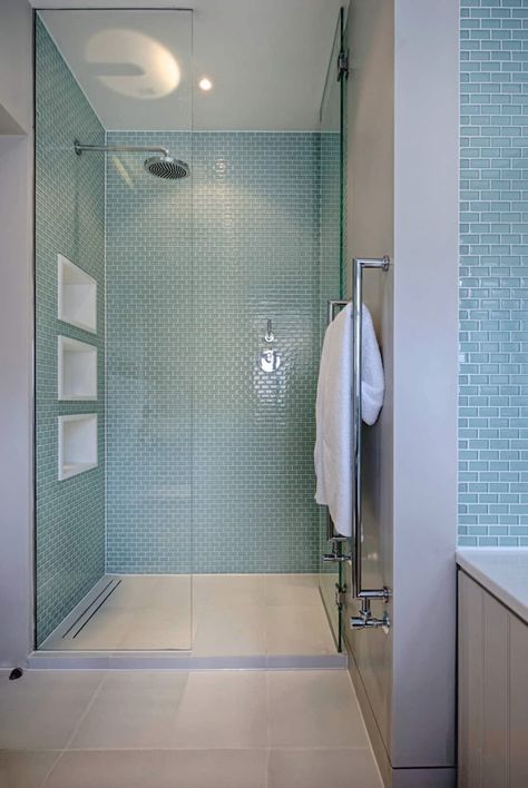 33 Of The Most Amazingly Luxurious Walk-In Shower Design Ideas Shower Tile Patterns, Modern Shower Tile, Shower Door Designs, Walk In Shower Designs, Shower Tile Ideas, Coastal Bathrooms, Bathroom Shower Tile, Modern Shower, Bathroom Renos