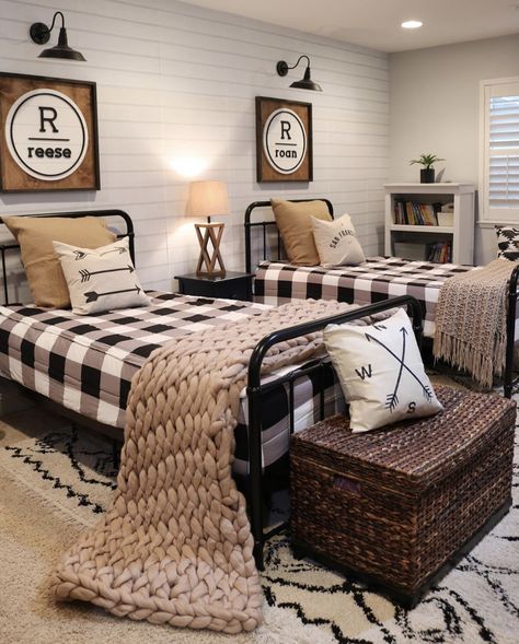 Black And White Plaid Bedding, Farmhouse Twin Bedroom Ideas, Shared Boy Room Ideas, Boys Room 2 Beds, Twin Boys Room Ideas, Cabin Airbnb Ideas, Boys Room Two Twin Beds, Western Boy Bedroom, Boys Country Bedroom