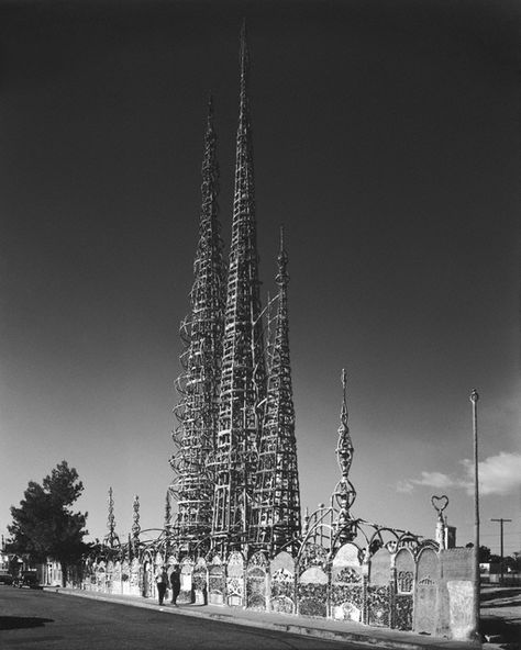 Simon Rodia’s Watts Towers, Los Angeles, 1967 / Julius Shulman Watts Towers, Julius Shulman, Outdoor Museum, Cali Life, Loving Heart, Architectural Photographers, California Surf, University Of Southern California, Construction Worker