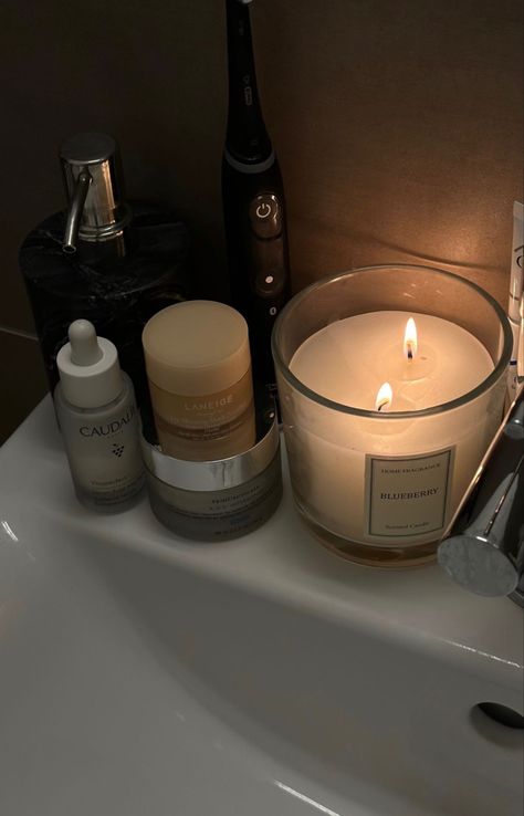 Cozy Skincare Aesthetic, Skin Care Night Aesthetic, Winter Self Care Aesthetic, Selfcare Aesthetic Pictures, Skin Care Aesthetic Pictures, Self Care Winter, Bougie Aesthetic, Winter Self Care, Winter Arc