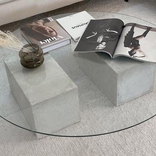 Koffie Stations, Concrete Side Table, Made Coffee Table, Tiles Ideas, Diy Wall Art Decor, Simple Furniture, Diy Coffee Table, Diy Home Furniture, The Blocks