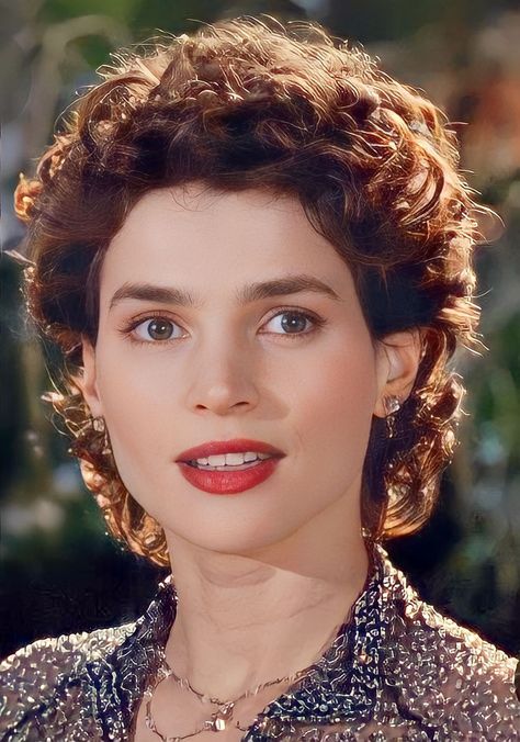 Julia Ormond Sabrina, Julia Ormond Hair, Julia Ormond, New Hair Look, Natural Curly Hair Cuts, Short Curly Haircuts, Super Short Hair, Curly Hair Cuts, Short Curly Hair