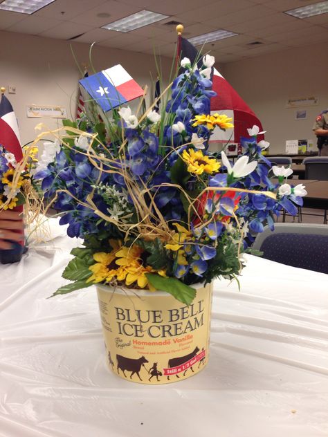 Perfect center piece for any Texas occasion!! Bluebonnet Centerpiece, Texas Centerpieces, Texas Party Decorations, Texas Aesthetic, Texas Party, Texas Chic, 4h Ideas, Texas Theme, Texas Decor