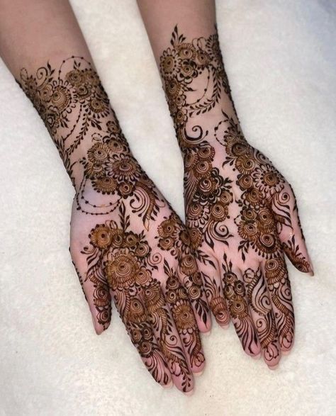 Palm Henna Designs, Kashee's Mehndi Designs, New Henna Designs, Henna Designs Back, Cute Henna Designs, Simple Arabic Mehndi Designs, Arabic Henna Designs, Bridal Mehendi Designs Hands, Mehndi Designs Bridal Hands