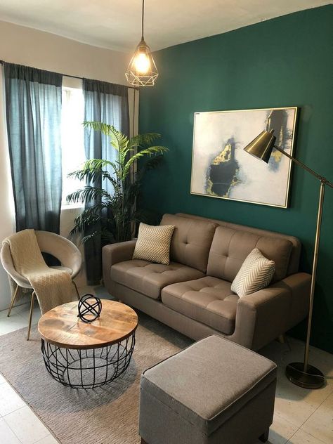 Green Walls Living Room, Dark Green Living Room, Green Living Room Decor, Cosy Living, Cosy Living Room, Green Walls, Small Living Room Decor, Small Apartment Living, Home Design Living Room