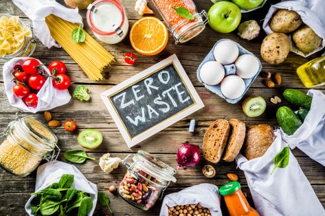 Zero waste shopping concept Premium Phot... | Premium Photo #Freepik #photo #background #food #summer #green Zero Waste Holiday, Waste Reduction, Zero Waste Kitchen, Solid Waste, Household Waste, Reusable Packaging, Food Scraps, Edible Food, Coffee Photography