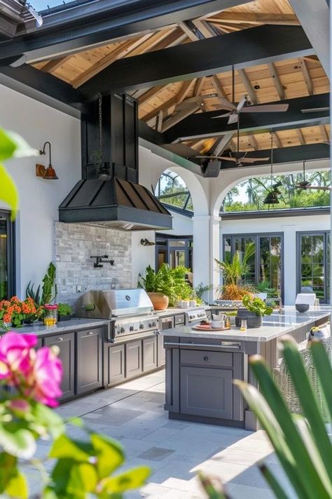 Florida Outdoor Kitchen Ideas: Alfresco Style Tips Outdoor Kitchen With Bathroom, Outdoor Kitchen Florida, Country Outdoor Kitchen, Florida Outdoor Kitchen, Deck Landscaping, Outdoor Cooking Spaces, Outdoor Covered Patio, Outdoor Kitchen Ideas, Outdoor Kitchen Appliances