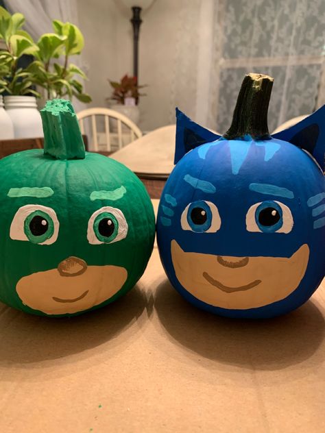 Pumpkin Painting Ideas Matching, Gabby Dollhouse Pumpkin Painting, Boy Pumpkin Painting Ideas, Superhero Pumpkin Painting, Character Painted Pumpkins, Pumpkin Painting Characters, Duo Pumpkin Painting Ideas, Sonic Pumpkin Painting, Character Pumpkin Painting