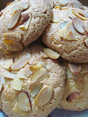 Almond Macaroon Cookies, Italian Macaroons, Almond Macaroons Recipe, Almond Meringue Cookies, Macaroon Recipes Without Almond Flour, Macaroons Recipe Without Almond Flour, Italian Almond Macaroons, Almond Macaroons, Italian Almond Cookies