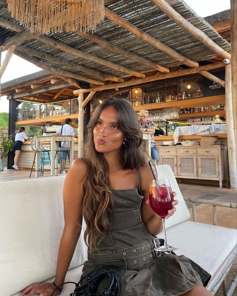 Tan Brunette, Brunette Aesthetic, Brunette Girl, Insta Photo Ideas, Layered Hair, Summer Aesthetic, Summer Hairstyles, Hair Looks, Hair Goals