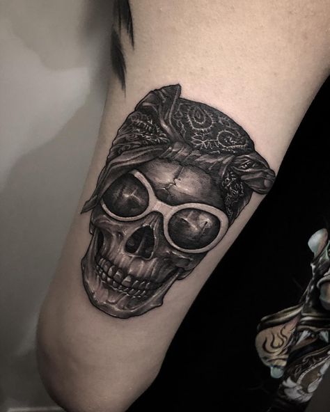 Skull with sunglasses and bandana blackwork tattoo Skull With Bandana Tattoo, Skull With Bandana, Skull With Sunglasses, Sunglasses Tattoo, Bandana Tattoo, Wearing Bandana, Skull Sunglasses, Dragon Chino, C Tattoo