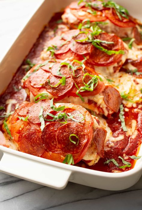 Pizza Chicken Pepperoni Chicken Bake, Virta Recipes, Pizza Vibes, Pizza Chicken Bake, Pepperoni Chicken, Ricotta Stuffed Chicken, Kid Friendly Meals Dinner, Easy Chicken Dinner, Pizza Chicken