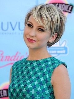 Chelsea Kane Short Hair, Short Cut With Bangs, Chelsea Kane Hair, Short Hair Back View, Graduated Bob Hairstyles, Chelsea Kane, Short Cropped Hair, Short Layered Bob Haircuts, Blonde Bob Haircut