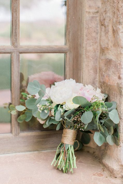 Intimate & Scenic Arizona Wedding With Tuscan Charm | Katelyn Cantu Photography | eucalyptus and rose bouquet Bouquet Of Flowers For Wedding, Wrap A Bouquet Of Flowers, Bouquet Ribbon Wrap, Wrap A Bouquet, Fresh Bridal Bouquets, Trailing Bouquet, Flowers For Wedding, Vintage Bouquet, Rustic Wedding Bouquet