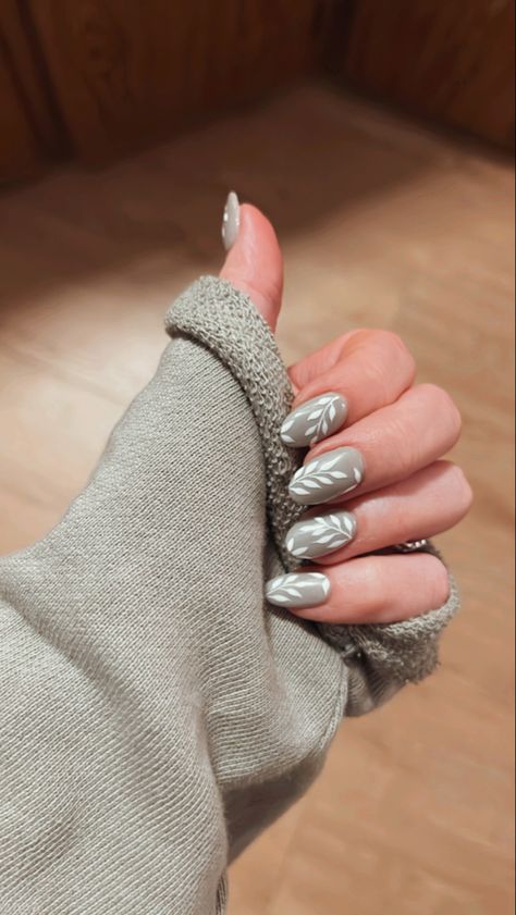 Sage green nails, floral nails, green nail design, leafy nails, fall nails, summer nails Sage Nail Inspo Aesthetic, Neutral Leaf Nails, Sage Pedicure Ideas, Nail Art Light Green, Sage Nails Matte, Oval Nails Designs Neutral, Sage Summer Nails, Green And White Fall Nails, Matte Sage Green Nails Acrylic