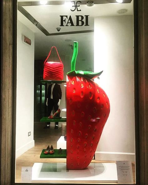 FABI,Rome, Italy, "What would make your day sweeter is a .....", photo by WOWindow, pinned by Ton van der Veer Gift Shop Displays, Fashion Installation, Giant Strawberry, Point Of Sale Display, Window Display Design, Shop Window Displays, Custom Windows, Instagram Analytics, Window Shopping