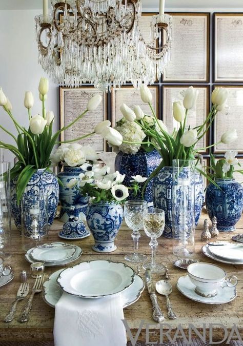 DECORATING WITH BLUE & WHITE (17) Blue And White Dishes, Blue And White Vases, Flowers In Vases, Farmhouse Side Table, Blue White Decor, White Dishes, Blue And White China, White China, Deco Floral