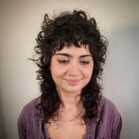 Nita Pita on Instagram: "Crown of curls I had so much fun with Ida today giving her a refreshed shag. Her curls are amazing and really make this haircut that much better. Styled with: @oribe Styling Butter & Curl Shaping Mousse #quethecurls #curlyshag #curls #curlygirl #curlyhair #razorhaircut #razorcut #shaghaircut #shag #curlspoppin #houstonhairdresser #houstonhair #houstonhairstylist #curlycut" Very Curly Shag Haircut, 80s Curly Haircut, Curly Punk Hairstyles, Mullet Hairstyles, Curly Hair Fringe, Curly Shag, Curly Shag Haircut, Razored Haircuts, New Year Hairstyle