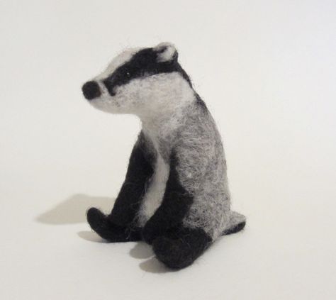 Needle felt Badger Badger Stuffed Animal, Needle Felt Badger, Felted Badger, Felt Badger, Felt Creatures, Puppet Costume, Felted Crochet, Needle Felted Christmas, Knitting Patterns Toys