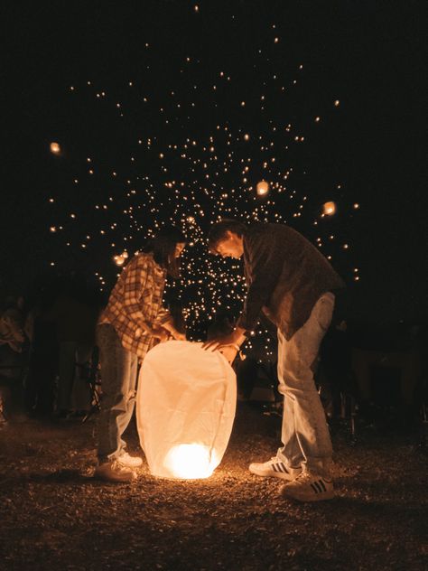 lantern festival tangled couple night lights date idea aesthetic photography wallpaper travel Lantern Festival Picture Ideas, Tangled Proposal, Lantern Aesthetic, Engament Photos, Female Photoshoot, Lantern Wallpaper, Wish Lanterns, Light Fest, Wallpaper Travel