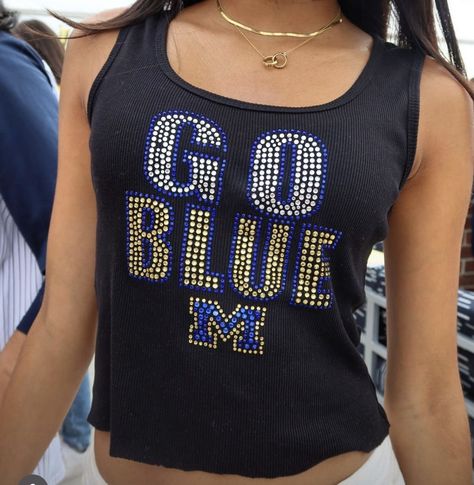 Umich Outfits, College Game Day Shirts, Uofm Tailgate Outfit, Diy Gameday Outfit, Diy Game Day Shirt, Diy College Shirts, Diy College Merch, Umich Gameday Outfit, Umich Tailgate Outfit