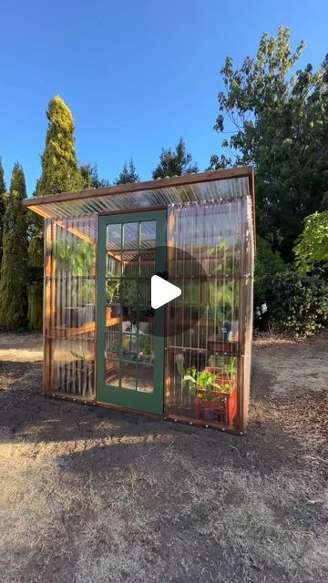 Diy Greenhouse From Old Shed, Diy Greenhouse Garden, Small Garden Ideas With Shed, Diy Tomato Greenhouse, Upcycled Raised Garden Beds Diy, Diy Greenhouse Pallets, Diy Greenhouse Attached To House, How To Build A Small Greenhouse, Simple Diy Greenhouse