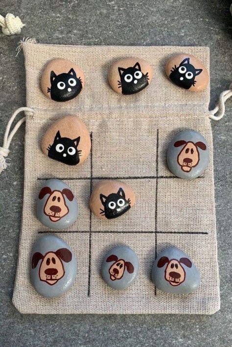 Tic Tac Toe Diy, Polymer Clay Pens, Clay Pen, Handmade Games, Garden Rock Art, Summer Camp Crafts, Tic Tac Toe Game, Stones Diy, Crafts For Boys