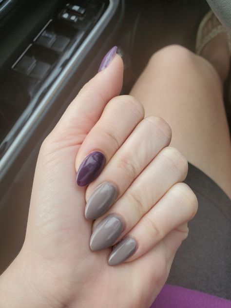 Gray and purple mismatched gel acrylic nails almond Gray Purple Nails Ideas, Purple And Grey Nails, Gray And Purple Nails, Purple Gray Nails, Light Purple Gray Nails, Purplish Gray Nails, Grayish Purple Nails, Gel Acrylic Nails, Gray Nails