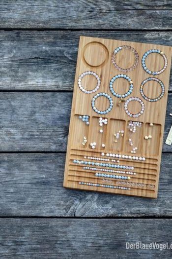 Beading Boards Diy, Diy Bead Board Jewelry, Jewelry Making Station, Bead Design Board, Bracelet Board, Beading Board, Wooden Beaded Bracelets, Bead Organization, Craft Fair Displays