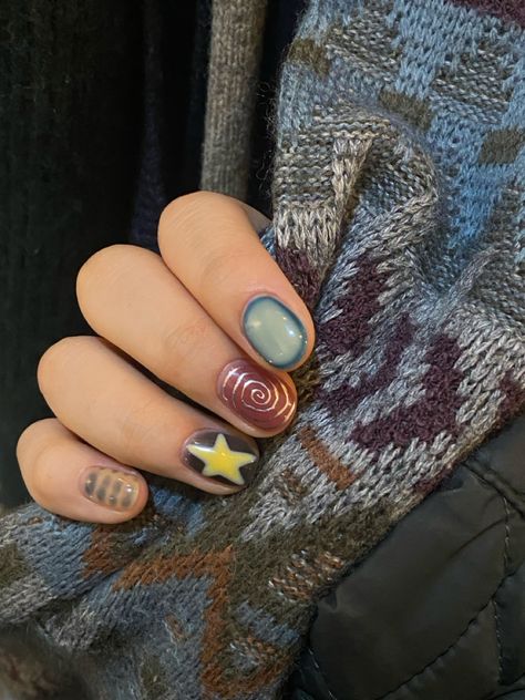 Nails Aesthetic Picture, Cool Manicure Ideas, Nail Art Alternative, Twee Style Nails, Natural Nail Paint Ideas, Cute And Easy Fall Nails, Short Chunky Nails, Whimsical Nail Designs, Whimsical Nails Short