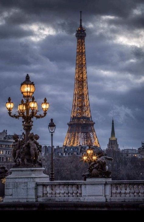 🥀 on Twitter: "grey days in paris… " Torre Eiffel Paris, Paris Dream, Paris Wallpaper, Beautiful Paris, Paris Tours, Paris Aesthetic, Paris At Night, Paris Love, Paris Photography