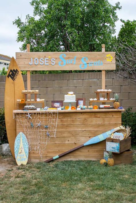 Surfer Birthday Party Decorations, Vintage Beach Party Decor, Vintage Surf Party, Hawaiian Birthday Party Ideas, Vintage Beach Party, Surfer Party, Vintage Luau, Vintage Dessert Tables, Surf Birthday Party