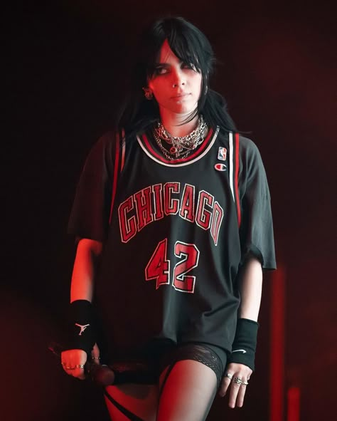 Hmhas Tour Fit, Billie Eilish Sexiest, Billie Eilish Concert Outfit, Billie Eilish Outfits, Billie Eillish, Jersey Outfit, Concert Fits, Stage Outfits, Bad Guy