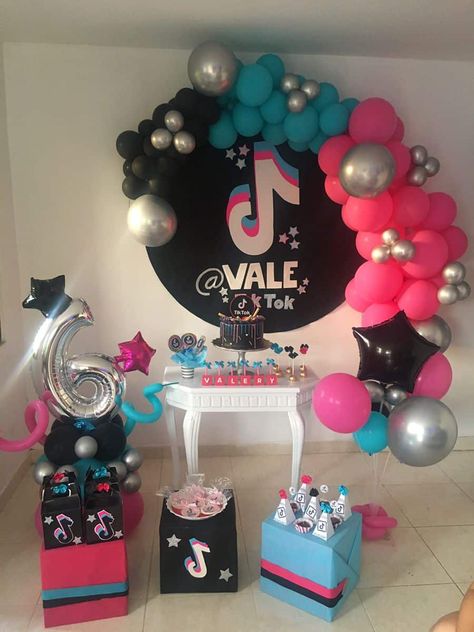 Decoracion de fiestas de tik tok Double Digit Birthday Ideas Daughters, Tiktok Birthday Party, Tiktok Party, Tiktok Birthday, 14th Birthday Cakes, Bday Party Kids, Spa Birthday Parties, Barbie Birthday Party, Birthday Cheers