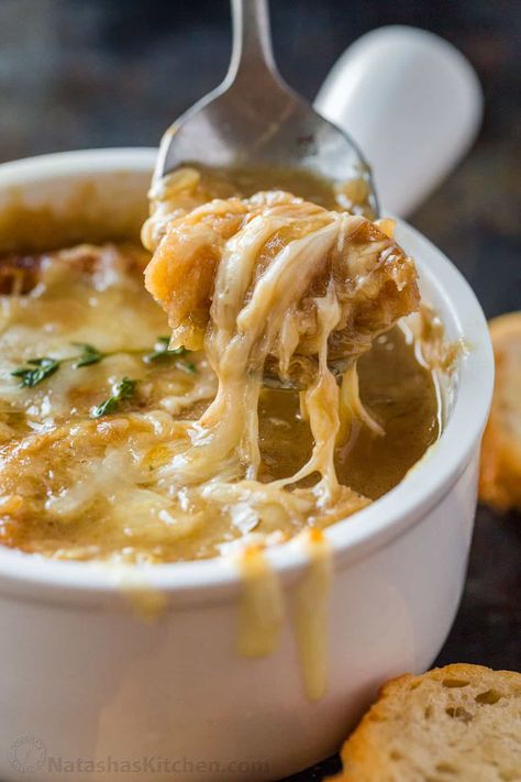 How to make French Onion Soup with the perfect balance of sweet and savory. Restaurant-quality onion soup recipe with an easy video tutorial Natasha Kitchen, Comfort Soups, Homemade French Onion Soup, Best French Onion Soup, Classic French Onion Soup, Caramelized Onions Recipe, Onion Soup Recipe, French Onion Soup Recipe, Onion Soup Recipes