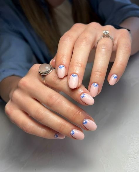 Learnah Starbuck on Instagram: "💙🤍

@the_gelbottle_inc
NU03
Bluegrass
Daisy

#nails #nailart #naildesign #summernails #springnails #pastelnails #pastel #daisy #daisies #daisynails #daisynailart #daisies #flowers #flowernails #flowernailart #florals #floralnailart #nailinspo #nailinspiration #nailartinspiration #u #as #springnailinspo #summernailinspo #inspo #inspiration #blueflorals #moroccantiles #morocco" Daisy Nails, Led Nail Lamp, Simple Nail Designs, Nail Extensions, Nail Arts, Professional Nails, Nail Kit, Flower Nails, Makeup Skin Care