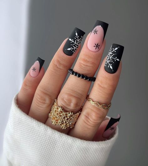 Christmas Nails 2023 Black, Nails Navidad, Christmas Nails 2023, December Nails, Indigo Nails, Snowflake Nails, Christmas Nails Acrylic, Nails 2023, Festival Nails